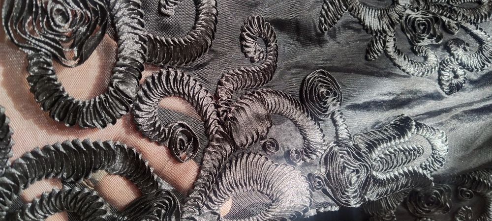 Выходное платье, красивое,чёрное , кружево на шифоне.