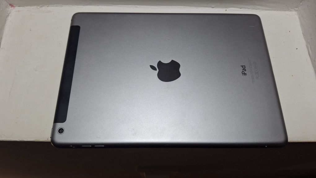 Таблет Ipad Air.