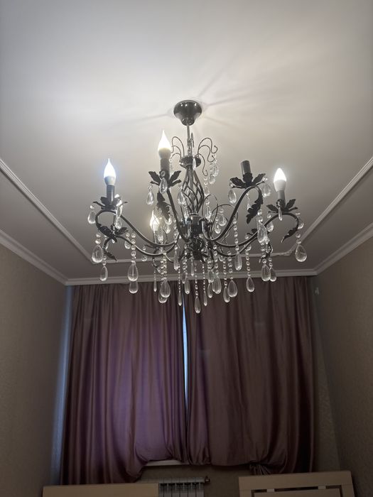 Люстра в зал , в отличном состоянии