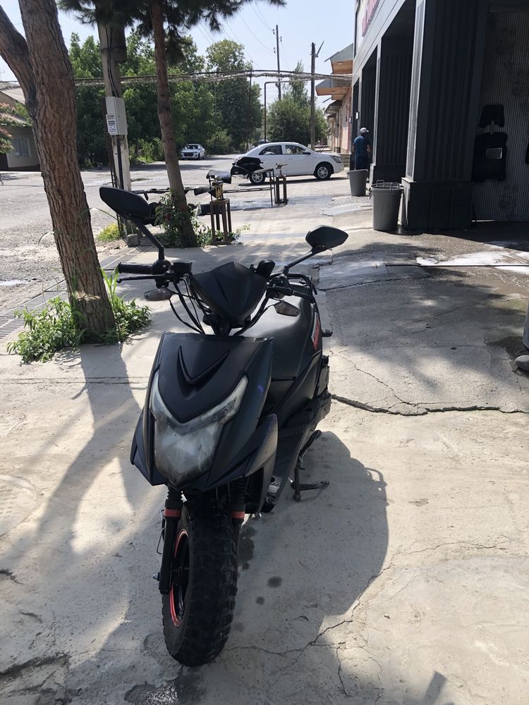 Skuter benzinli 150 kub 110 tezlikga chiqadi 100 km 3 litr