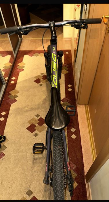 Vând bicicletă foarte putin utilizată.