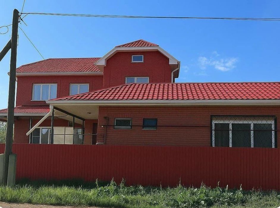 Продается большой коттедж и однокомнатный дом во дворе