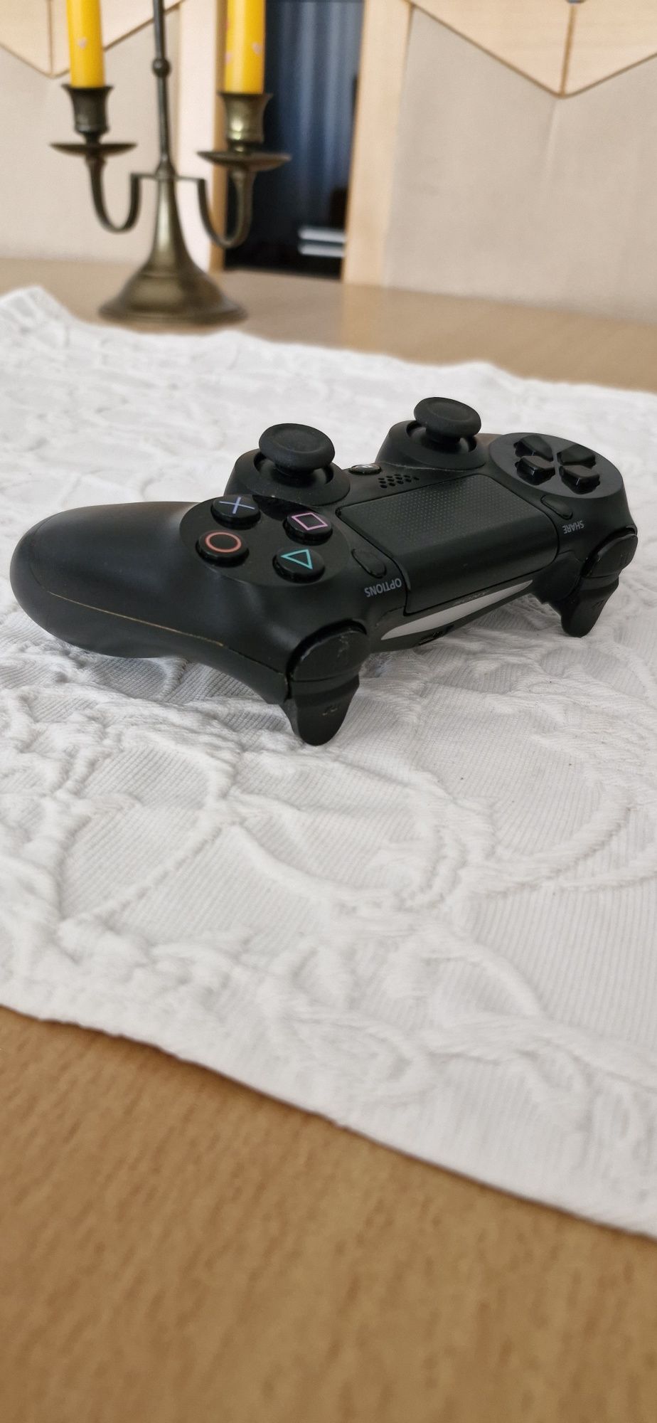 Vând PS4 Slim cu 2 controlere