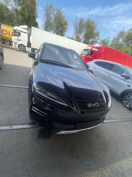 BYD chempion 2025 yil Smart drive yengi oq va qora naglari bor