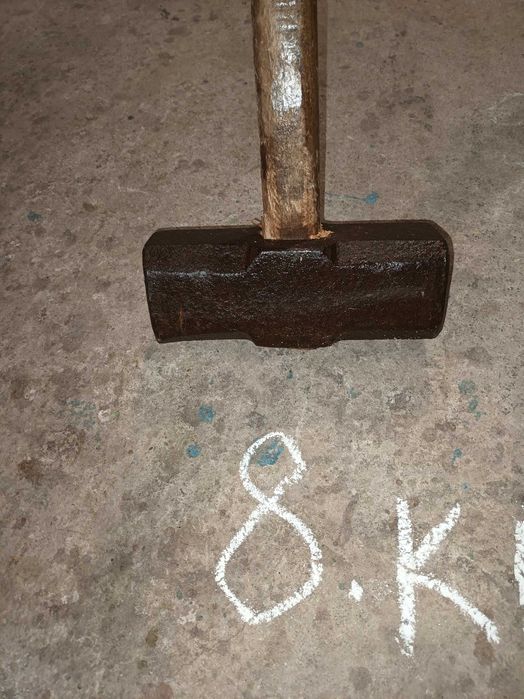 много стар каменарски чук немски