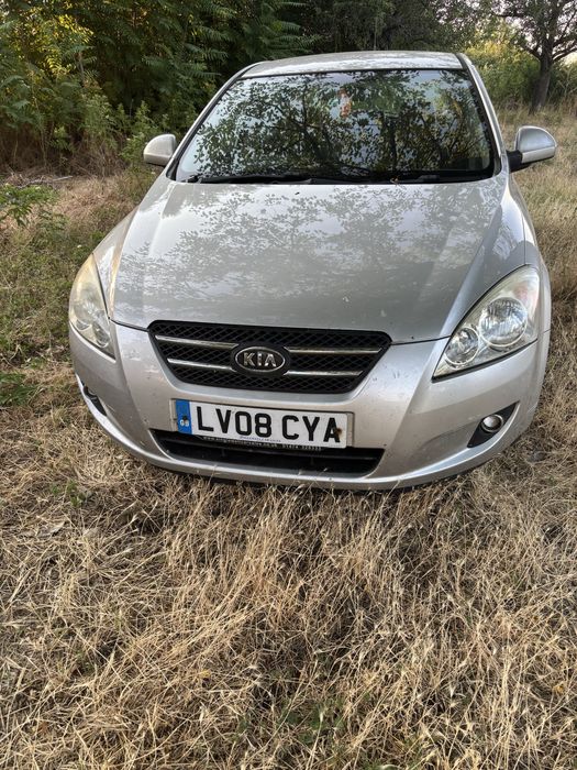 Продава се kia ceed 1.6 TDİ