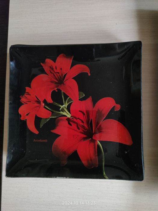 Продам набор тарелок