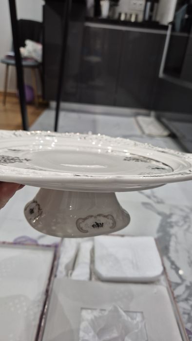 Процеланов сервиз за торта