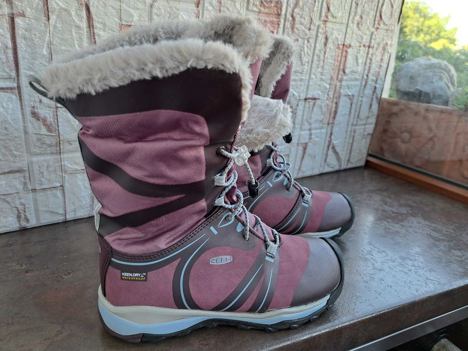 детски ботуши,зимни обувки,боти,апрески,KEEN номер35 за момиче,