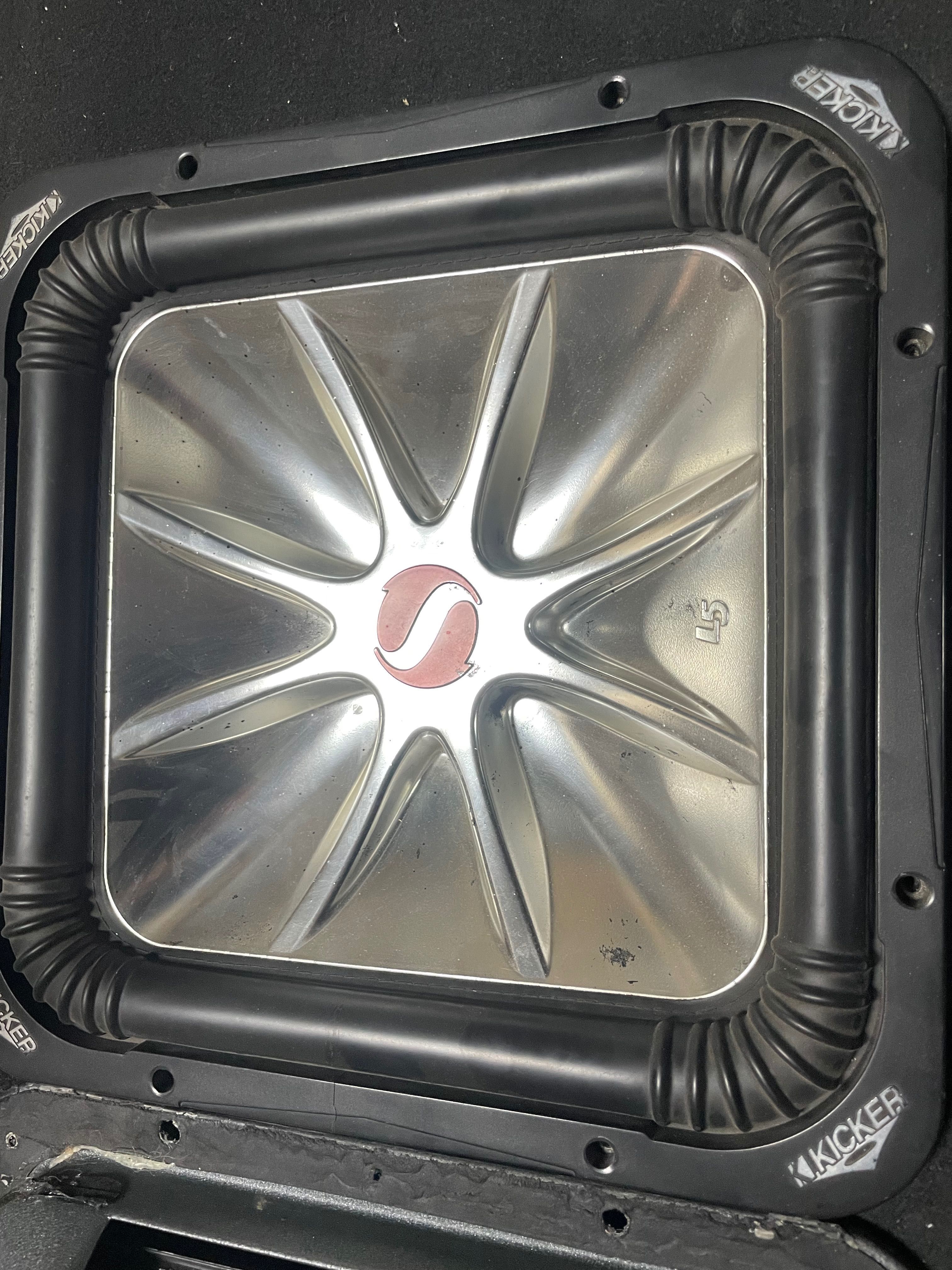 Продавам 15” кикер kicker