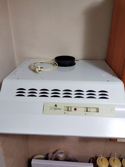 Вытяжка Дарина в отличном состоянии