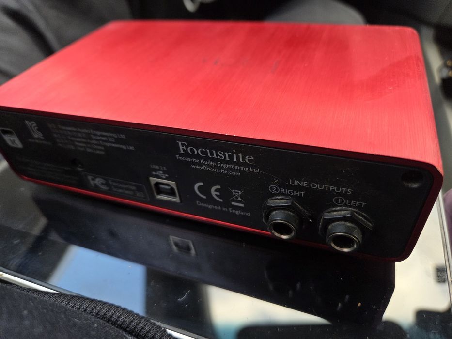 Външна звукова карта focusrite 2i2