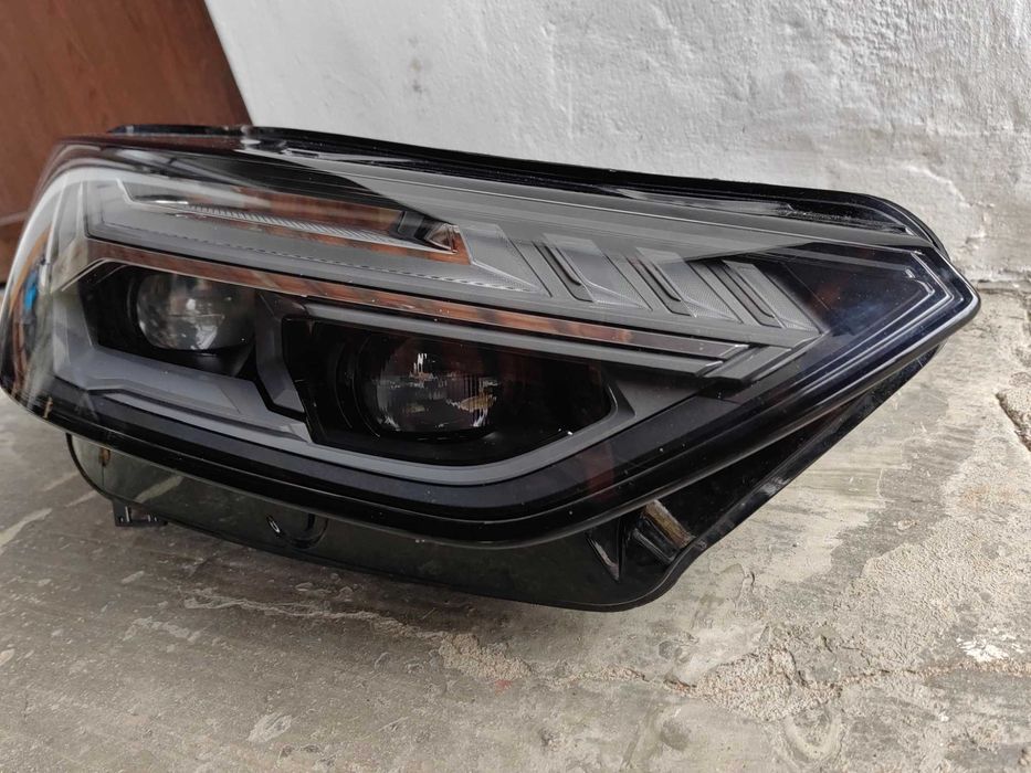 Фар Audi Q5 Matrix LED десен / Фар Ауди Кю5 LED Оригинален