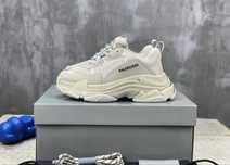 Balenciaga Triple S ( Calitate Premium )