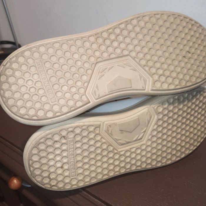 Pantofi sport dama, albi, marimea 39, stare buna