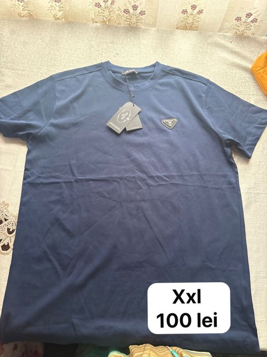 Tricouri diferite marimi