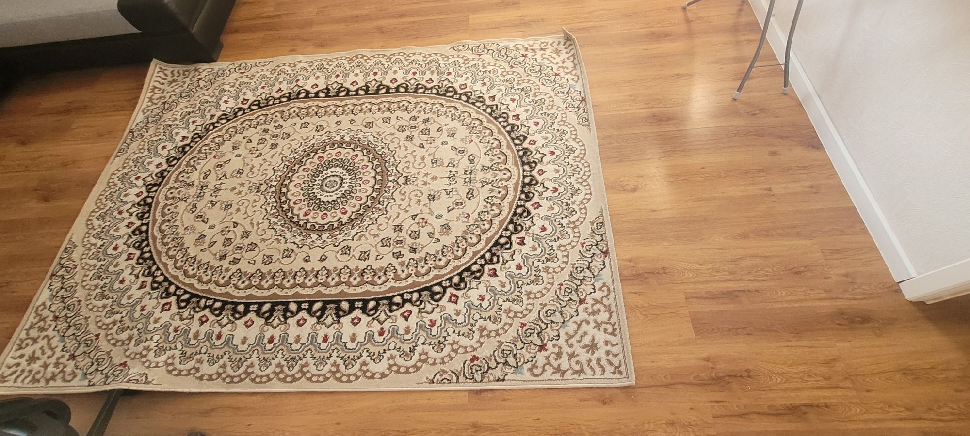 Продается ковёр 180×250