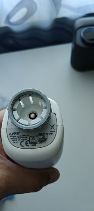 Енергоспестяваща електронна термоглава за радиатор тип N