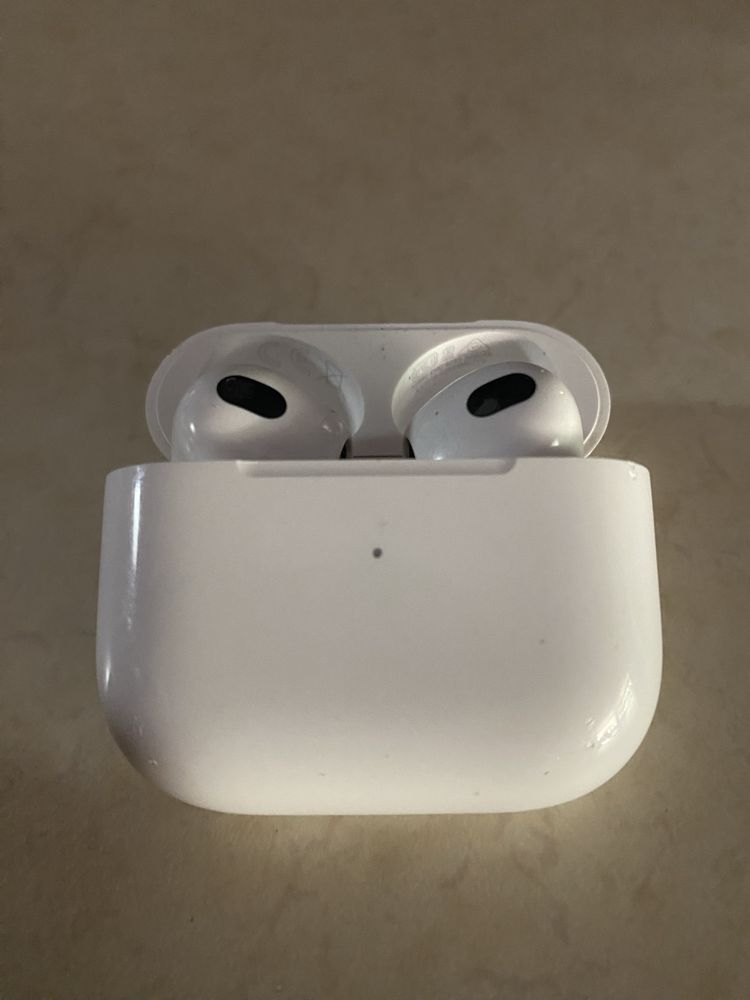 Airpods 3 в много добро състояние