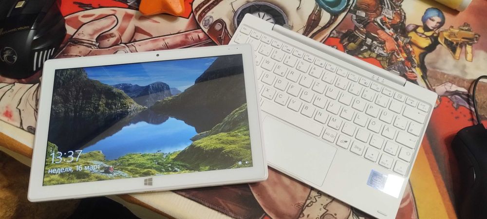 ЧИСТО НОВ Таблет / лаптоп 2в1 10" тъч екран FHD 8GB/128GB с Win10