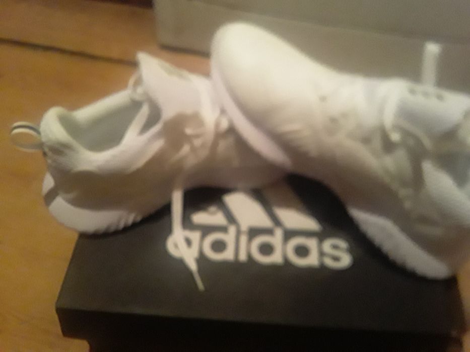 Кросовки adidas новые