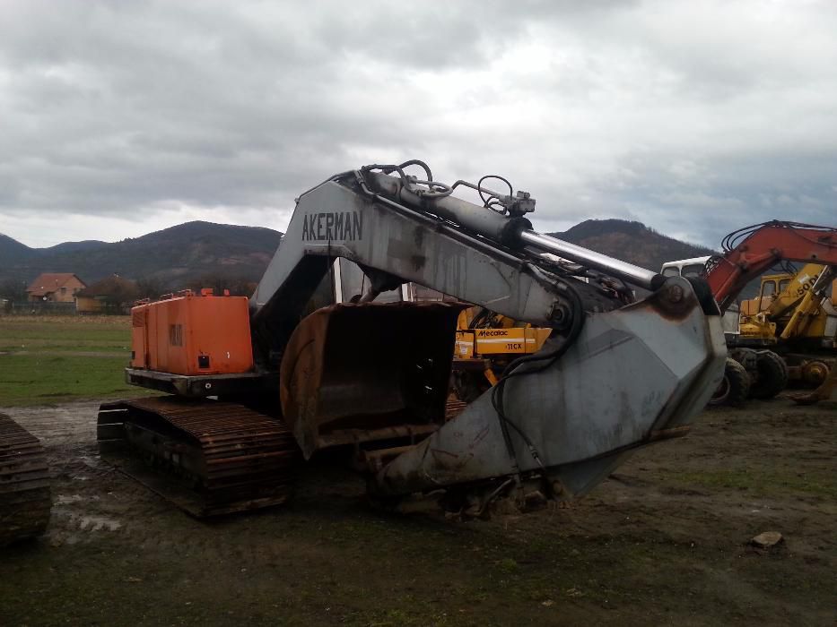 Excavator senile Volvo EC230, dezmembrez