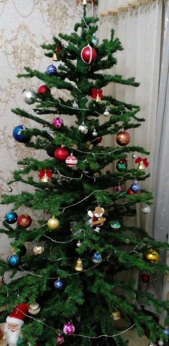 Елка новогодняя продается б/у в хорошем состаении
