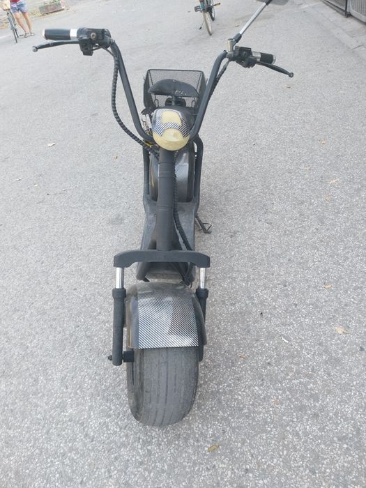 Продавам ел скутер харли 1500w-60v в отлично състояние всичко работи п