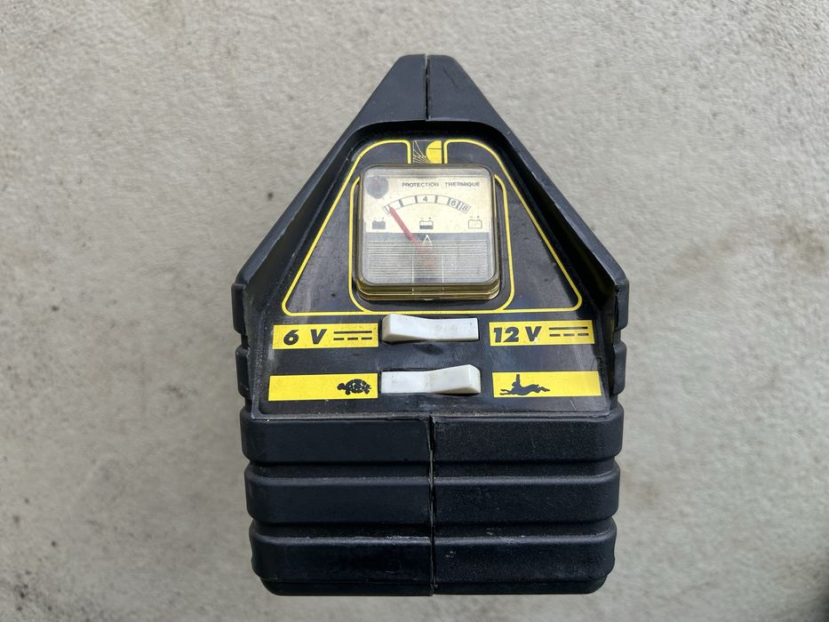 Incarcator baterie auto