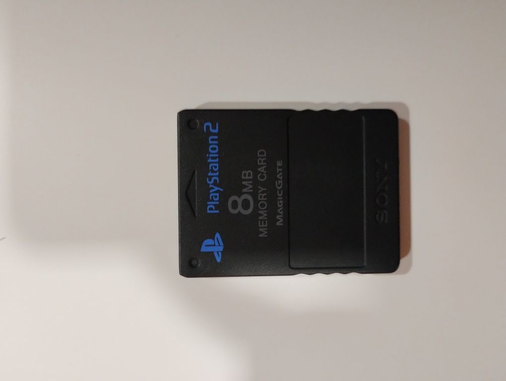 Плейстейшън 2 с игра,2 контролера и мемори карта