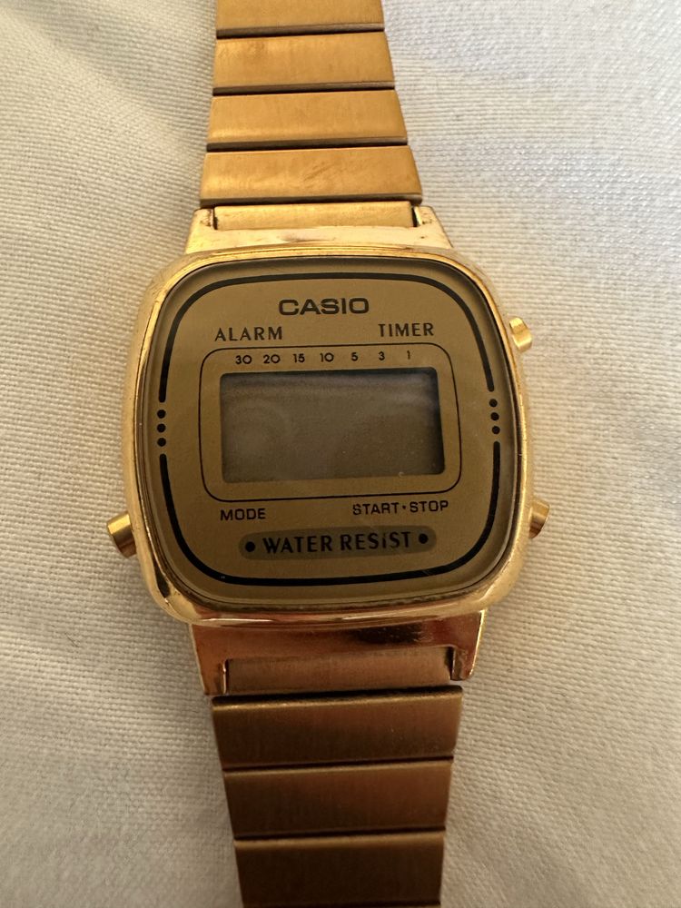 Часовник Casio Vintage LA-670WEGA