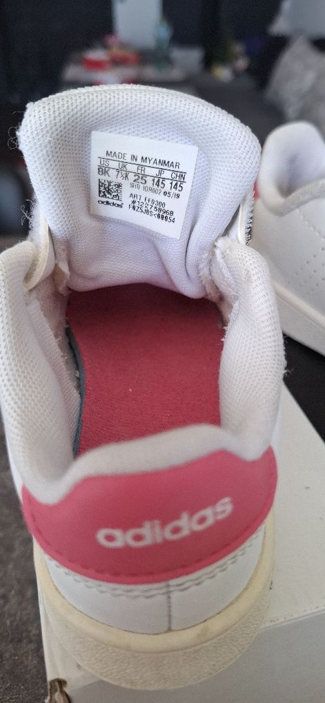 Продавам детски маратонки Adidas и Disney Minnie mouse