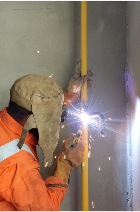 Дәнекерлеуші жұмыстарын  жасаймын