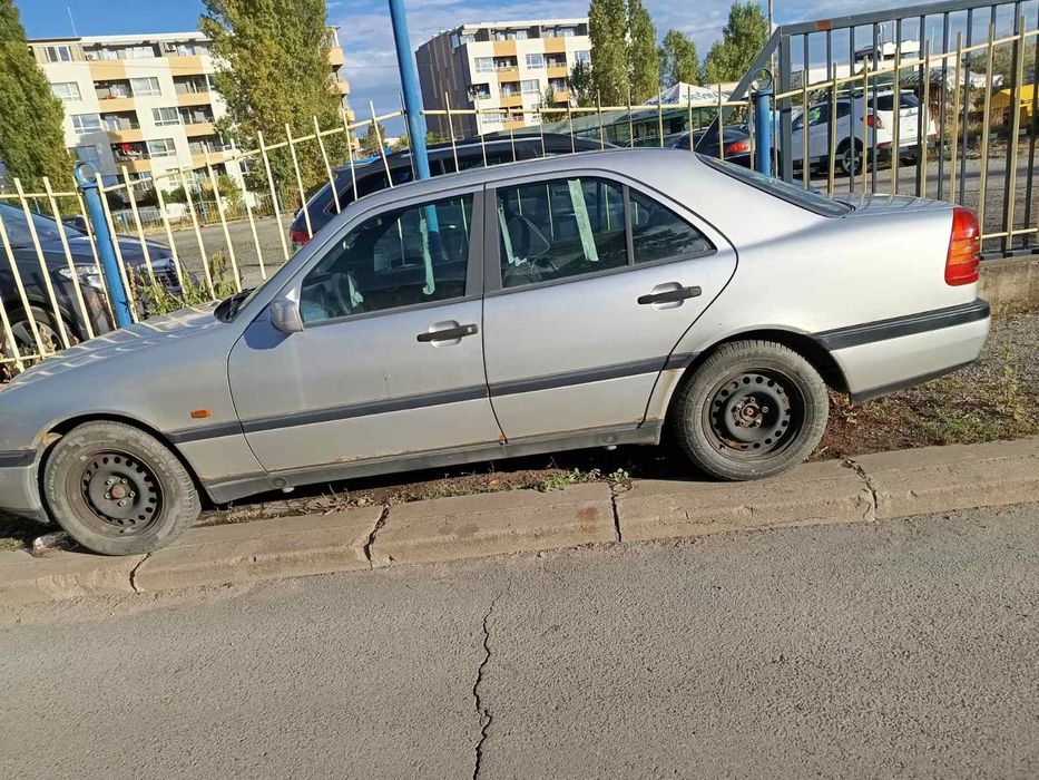Мерцедес Ц200 /  Mercedes C200
