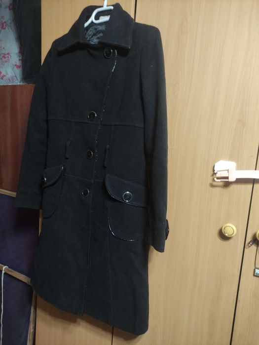 Продается демисезонные пальто размер44