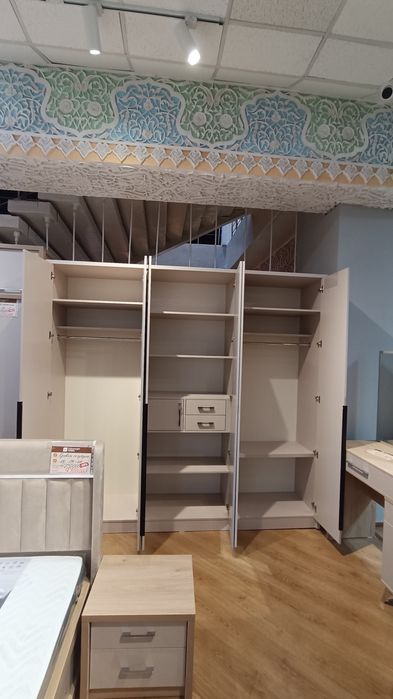 Современный шкаф