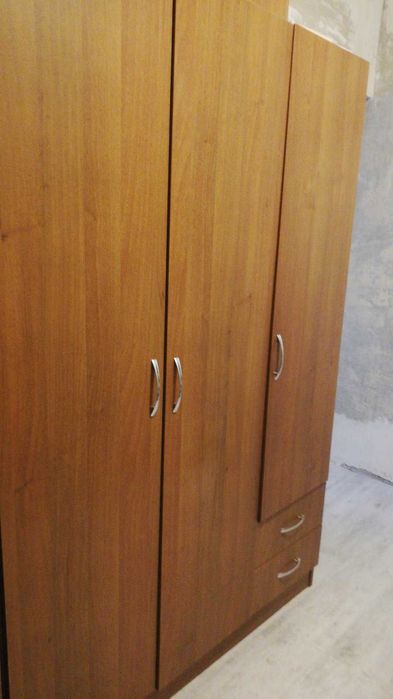 Трикрилни гардероби с надстройки. Цена 200лв за брой.