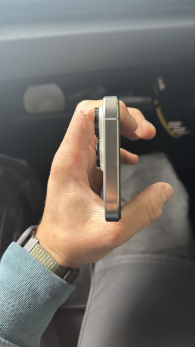 Vand Iphone 16 pro 256 gb
