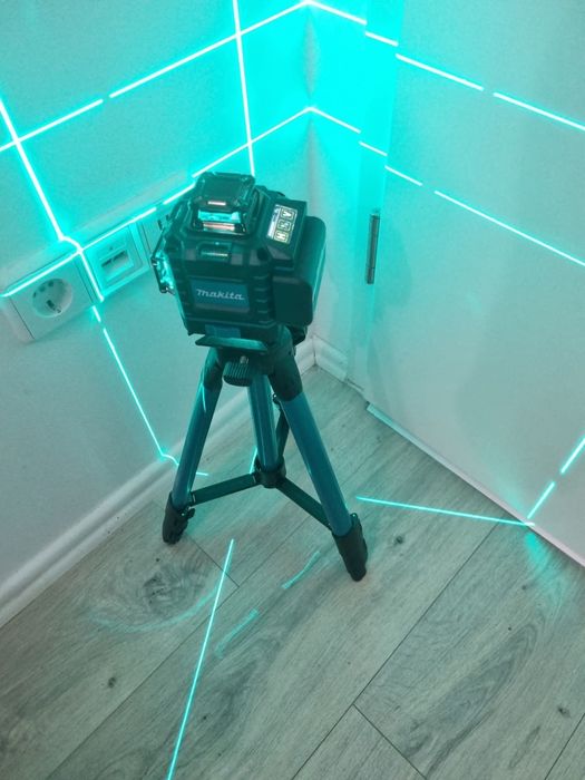Лазерен нивелир макита