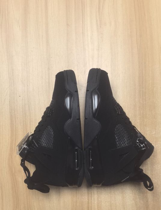 Vand Jordan 4 Black Cat