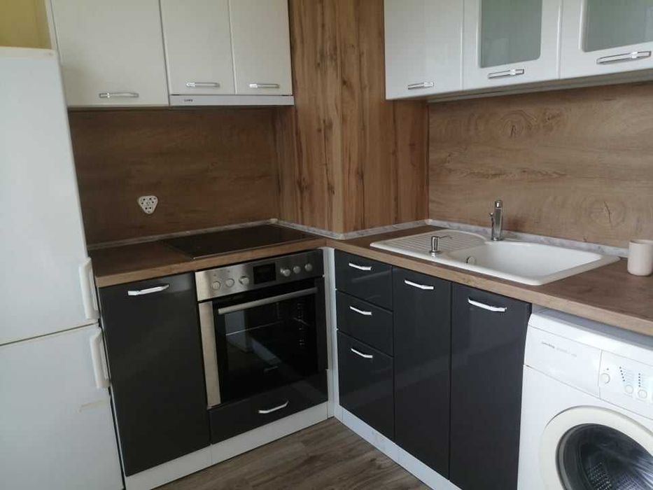 Дава се под наем Едностаен апартамент в Бургас, Изгрев - 50 кв.м за 204 € - Снимка #2