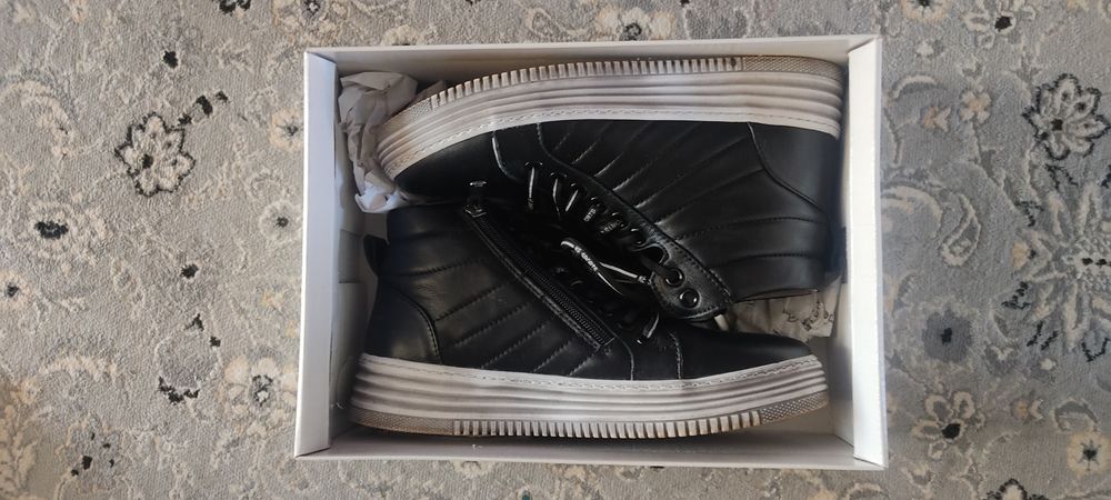 Кожаные демисезонные кеды