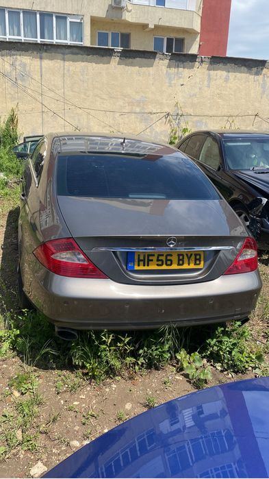 Dezmembrez Mercedes w219