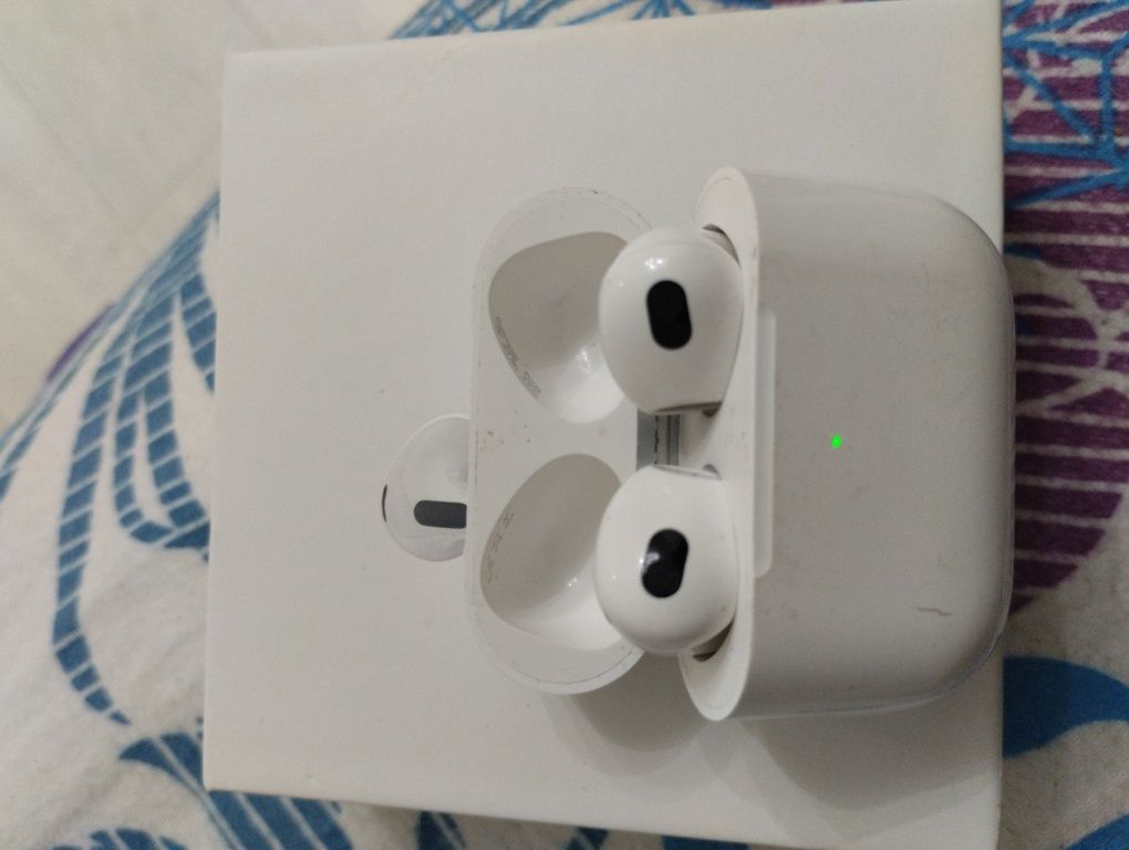 AirPods новые за 15к