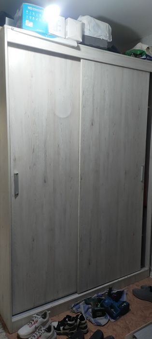 Продам шкаф в очень хорошем состоянии полки новые всё новое почти новы