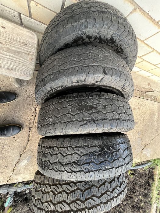 Продам шины б/у Уаз-Соболь