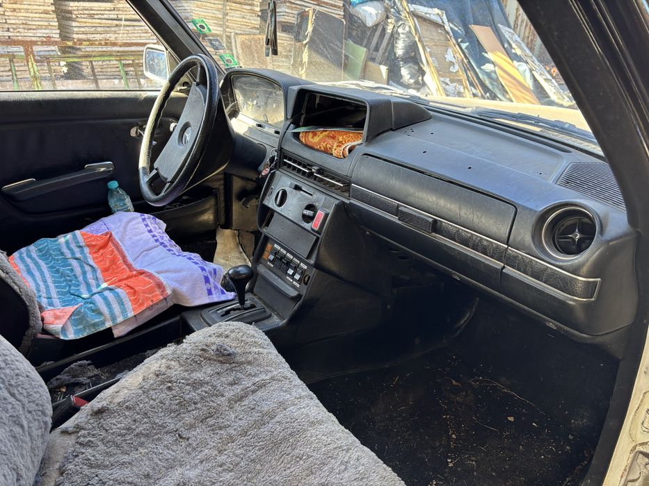 Mercedes W123 на части.