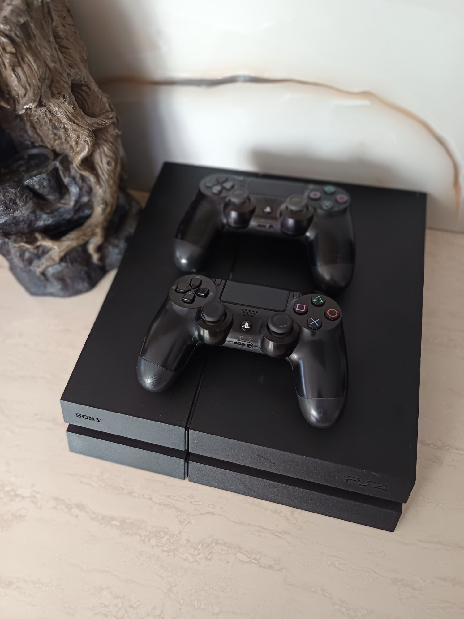PS4/PlayStation 4 Phat 500GB HDD cu peste 10 jocuri+GTA 5+2 Manete