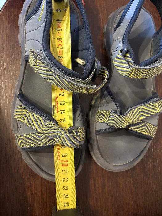Sandale Decathlon marimea 24-25 si cele mari sunt 34-35 (2 perechi)