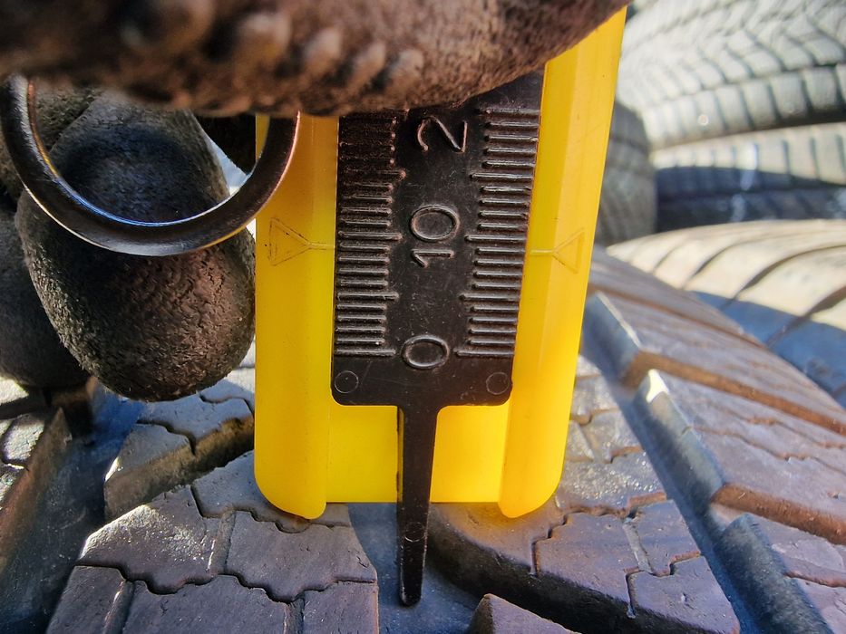 Anvelope 215/60R17 marca Continental, M+S, 8.5 mm